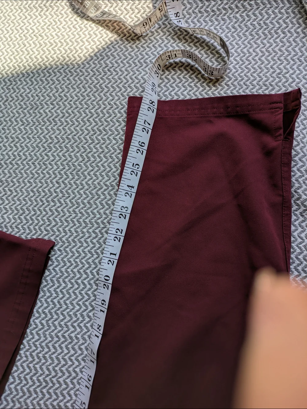 Figs Men's Maroon Cargo Scrub Pants with Gray Drawstring Sz L